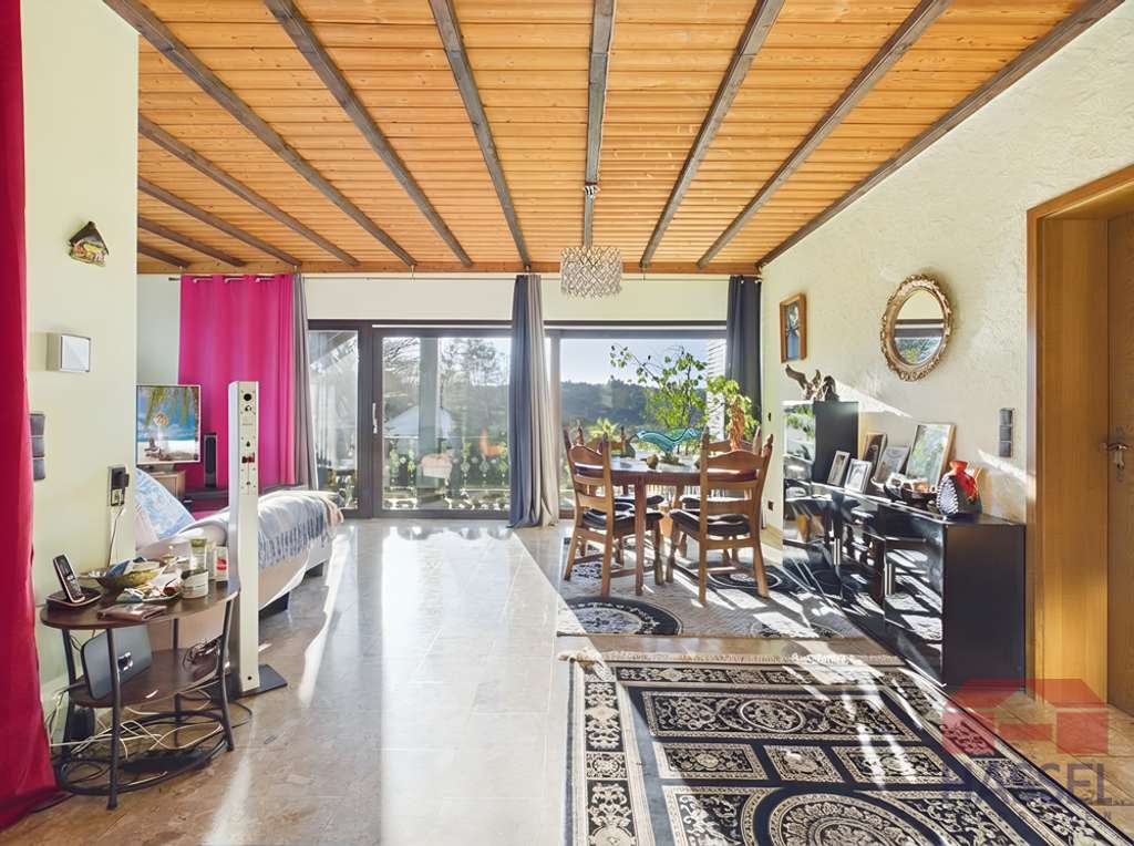 Immobilie in Nettersheim - Charmante Dachgeschosswohnung mit Sommerterrasse und viel Privatsphäre im 3-Parteienhaus! - Bild 3