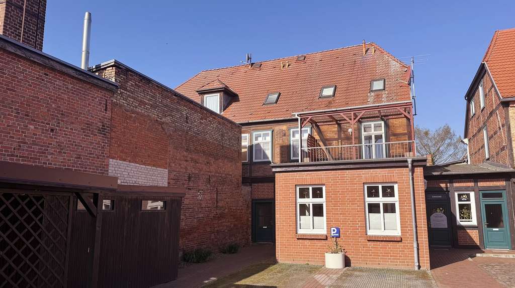 Immobilie in Goldberg - Renommiertes Stadthaus mit Praxis & 2 WE - Bild 2