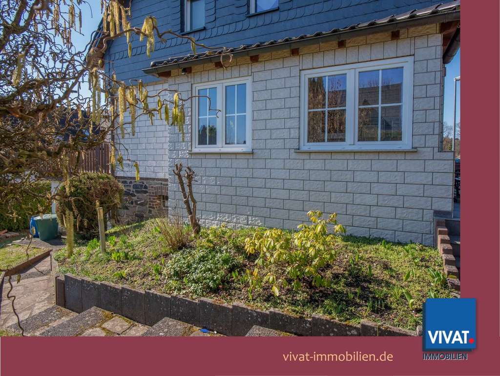 Immobilie in Driedorf - Sehr gepflegtes EFH/ZFH mit WDVS, 2 Garagen im Haus und Garten. Käuferprovisionsfrei! - Bild 0