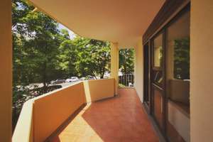 Attraktive 2-Zimmer-Wohnung mit Balkon, Aufzug & Tiefgarage – solide Kapitalanlage