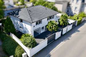 Stadtvilla mit Einliegerwohnung in Frankfurt 2 Garagen,2 Stellplätzen, Terrasse & Garten