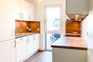 Lichtdurchflutete 4-Zi. Traumwohnung mit Einbauküche, 2 Bädern & großem Balkon,Tiefgarage und Keller – Lehrberger Str. 56, 90431 Gaismannshof, Nürnberg – Vorschaubild 2