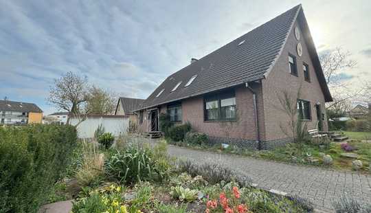 Bild von Einfamilienhaus mit Einliegerwohnung Großburgwedel Feldrandlage
