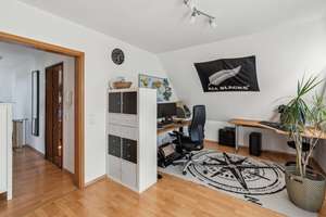 Ansprechendes Mehrfamilienhaus mit 3 gepflegten Wohneinheiten - ca. 5 % Rendite – Kirchstraße 8, 89195 Staig – Vorschaubild 3