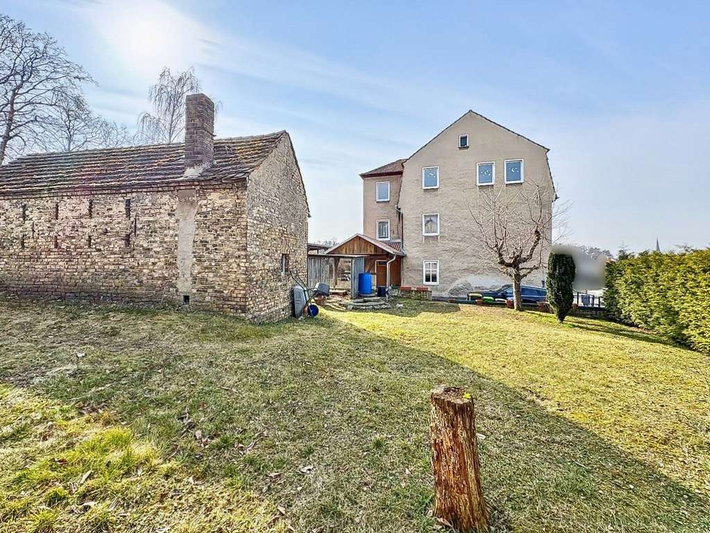 Immobilie in Rüdersdorf bei Berlin - Mehrfamilienhaus mit Sanierungspotenzial auf großem Grundstück in attraktiver Lage von Rüdersdorf - Bild 1