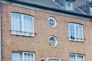 Ruhige Dachgeschosswohnung mit Balkon – Die vollständige Adresse der Immobilie erhältst du vom Anbieter., 40221 Bilk, Düsseldorf – Vorschaubild 1