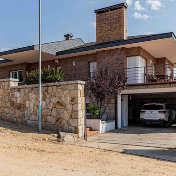 DAS ZUHAUSE, DAS SIE FÜR IHRE FAMILIE SUCHEN! SPEKTAKULÄRE FREISTEHENDE VILLA MIT 400 M² WOHNFLÄCHE 