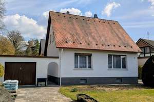 Charmantes Einfamilienhaus mit großem Garten, Anbau und viel Potenzial in Burgthann (Mimberg) – Erlenstraße 1, 90559 Burgthann – Vorschaubild 1