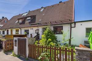 Reihenmittelhaus in München mit Erweiterungsgenehmigung und enormem Wertsteigerungspotenzial – Die vollständige Adresse der Immobilie erhältst du vom Anbieter., 80999 Untermenzing, München – Vorschaubild 2
