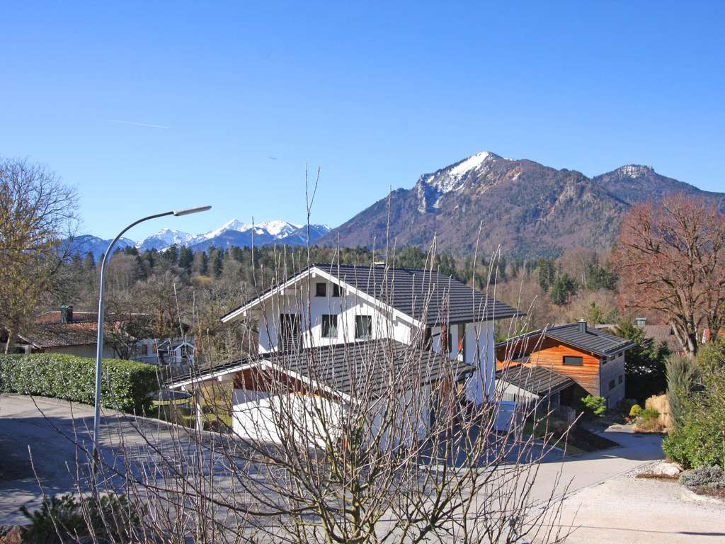 Immobilie in Marquartstein - Ansprechende Jugendstilwohnung in sonnenverwöhnter Aussichtslage - Bild 2