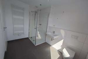 Erstbezug – Modernes 4-Zimmer-Reihenhaus mit Garten, 2 Bädern, Einbauküche & 2 Carports – Lilienstrasse 43, 90547 Stein – Vorschaubild 10