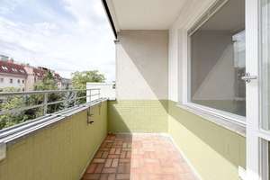 Westend | Sonnige Endetage | 2 Zimmer | 47,04 m² | Großer Südbalkon | Modernisierte Technik – Die vollständige Adresse der Immobilie erhältst du vom Anbieter., 14052 Westend, Berlin – Vorschaubild 3