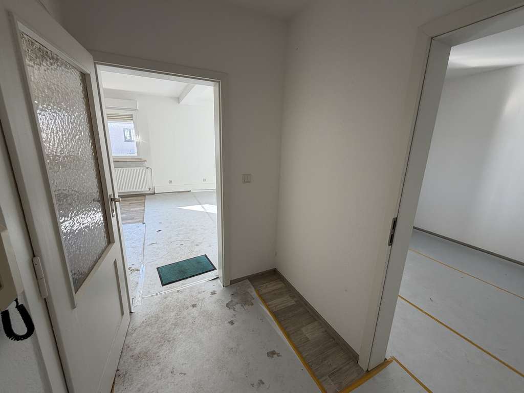 Immobilie in Offenbach am Main - +OF-Tempelsee+ DHH renovierungsbed.:2 Wohngn.220 qm Wfl.,690 qm Grundst.,Gartenhaus m.Bar,Doppelgar. - Bild 4