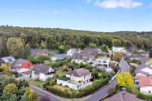 Geräumiges Zwei-Familien-Haus mit großem Garten in ruhiger Toplage in Rodenbach! – Die vollständige Adresse der Immobilie erhältst du vom Anbieter., 63517 Rodenbach – Vorschaubild 1