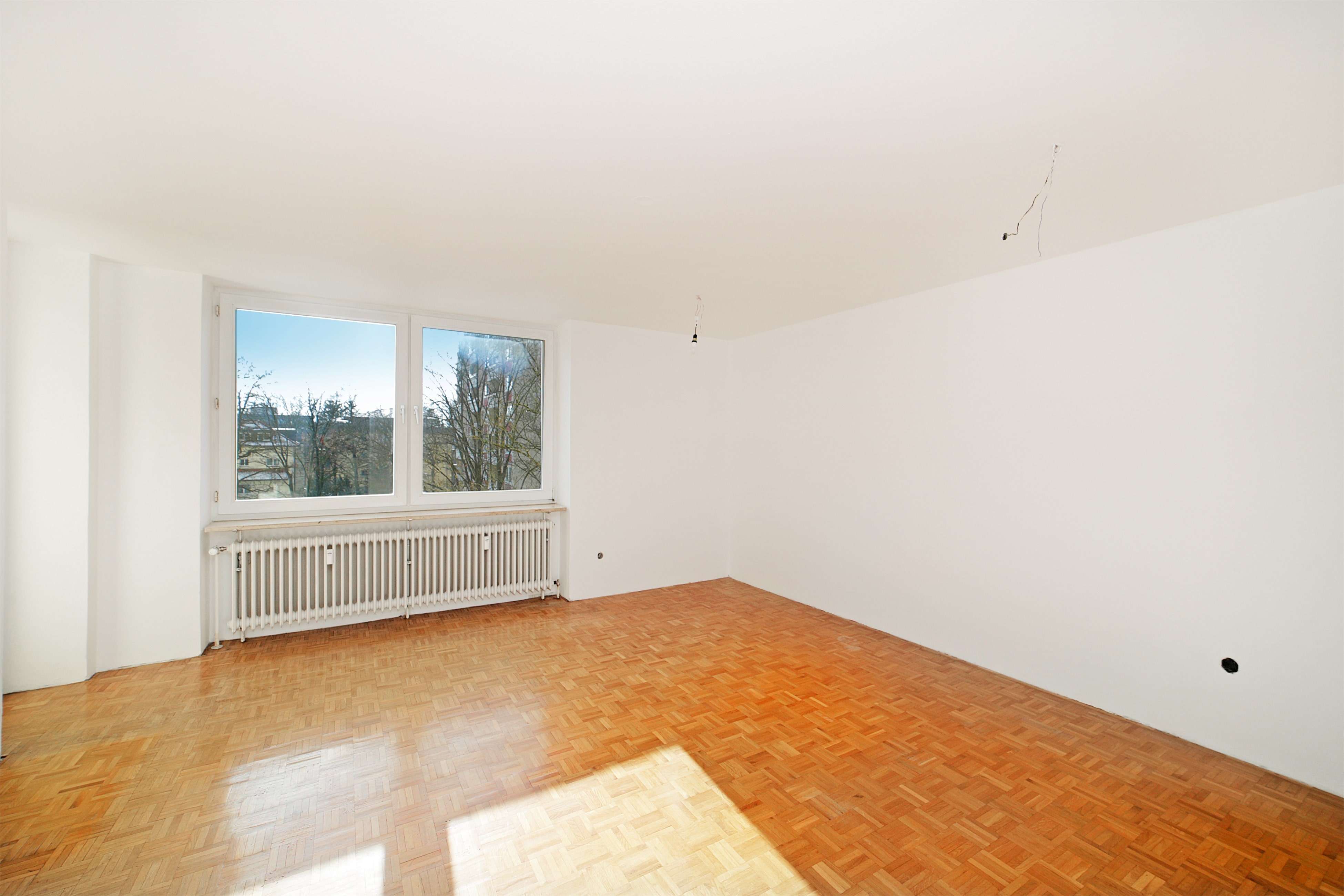 Familienwohnung mit Südloggia & Tageslichtbad – viel Potenzial in gepflegter Wohnanlage, München Kreis – Bild 3