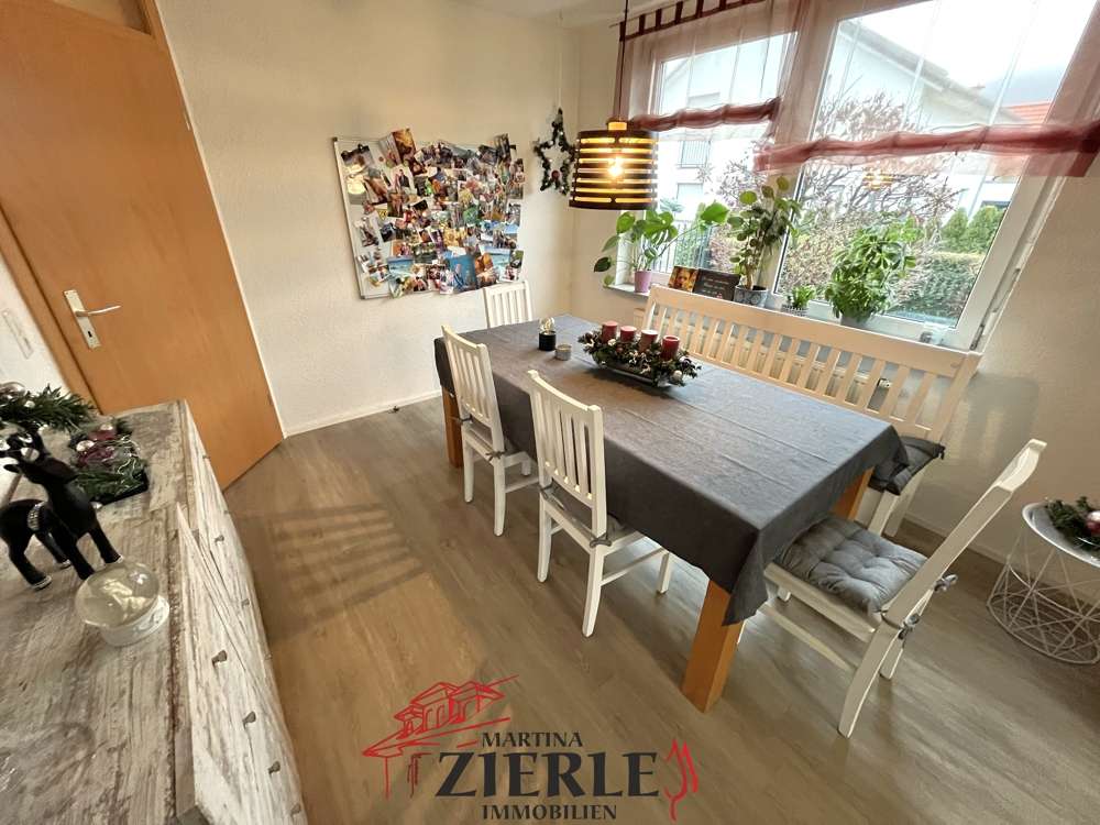 Immobilie in Gingen an der Fils - Raumwunder! Gepflegte Doppelhaushälfte mit großer Terrasse, Balkon, Keller, Hobbyraum u. Einbauküche - Bild 2