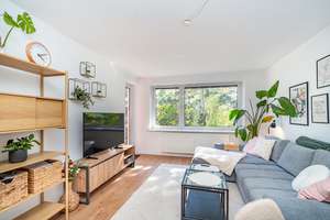 Sonne, Ruhe & Grünblick: Gepflegte 2-Zi.-ETW mit Südwest-Loggia – Die vollständige Adresse der Immobilie erhältst du vom Anbieter., 12353 Gropiusstadt, Berlin – Vorschaubild 3