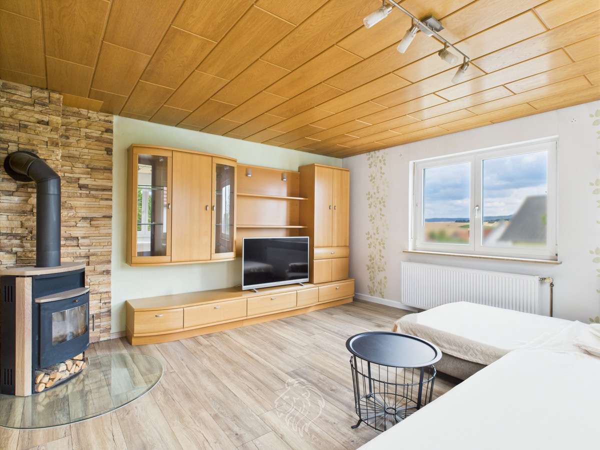 Immobilie in Großeibstadt - Einfamilienhaus mit Scheune in Großeibstadt - viel Platz für Träume, Hobbys & Familie - Bild 3