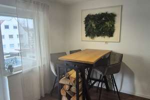 Hochwertig renovierte 2-Zimmer-Wohnung mit Balkon, Einbauküche & Teilmöblierung in ruhiger Toplage – 89231 Neu-Ulm – Vorschaubild 2
