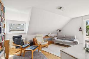 ::: Feine freie Dachgeschoss-Whg. mit Flair, Balkon, Bad mit Tageslicht und in ruhiger Lage ::: – 70186 Gaisburg, Stuttgart – Vorschaubild 2