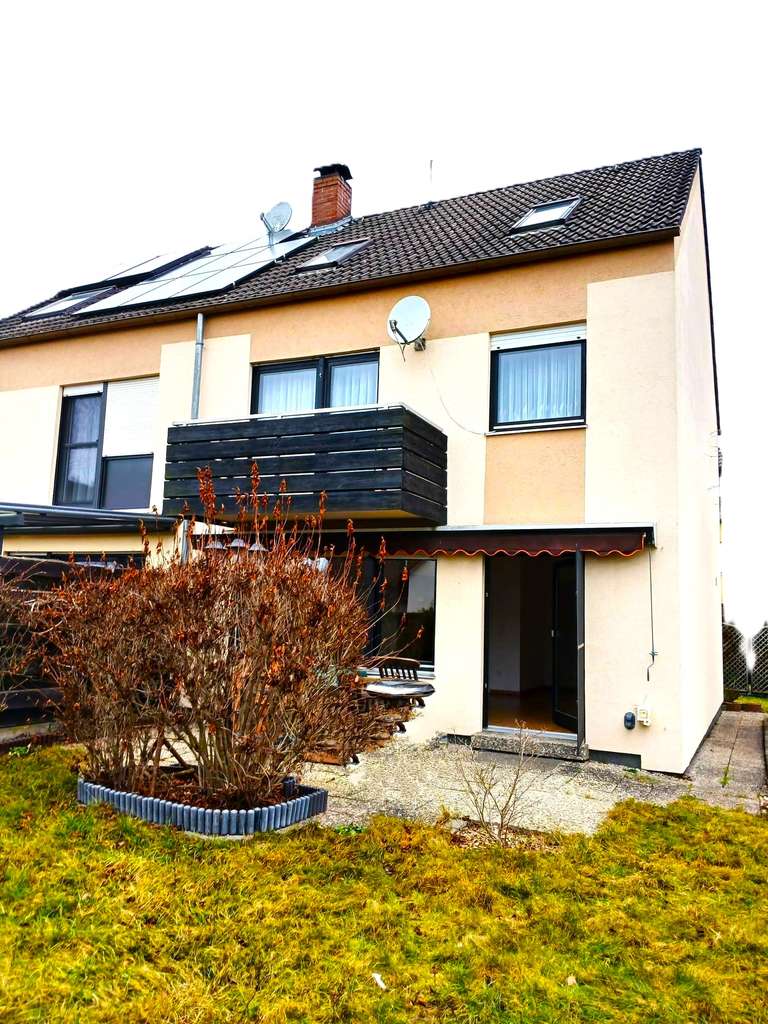 Immobilie in Feucht - Feucht : Raumwunder - gepflegte Doppelhaushälfte  mit sonnigem Garten in Top Lage - Bild 0