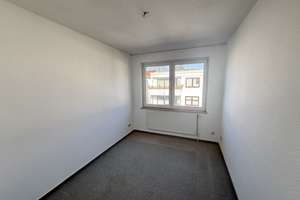 Schwachhausen: Schöne, gut aufgeteilte 3-4 Zi. - DG- Wohnung mit Lift, gr. Balkon u. TG-Stellplatz – Die vollständige Adresse der Immobilie erhältst du vom Anbieter., 28211 Gete, Bremen – Vorschaubild 5