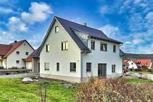 Junges, großes Einfam.-Wohnhaus mit Doppelgarage und Garten in ruhiger, sonniger Lage, Bj. 2021, Wo – Die vollständige Adresse der Immobilie erhältst du vom Anbieter., 96181 Rauhenebrach – Vorschaubild 1