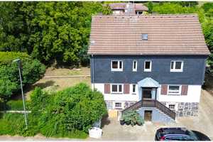 Großzügiges Einfamilienhaus mit viel Potenzial! – Vogelsbergkreis – Vorschaubild 1