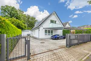 Kernsaniertes Einfamilienhaus mit Einliegerwohnung in Wellingsbüttel – 22391 Wellingsbüttel, Hamburg – Vorschaubild 1