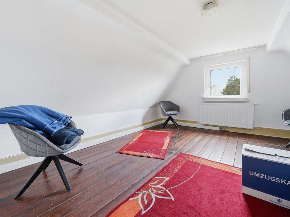 Schlafzimmer (DG)