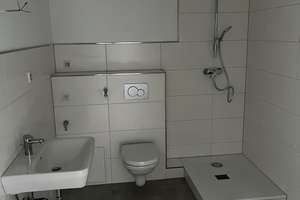 Frisch Sanierte 81 qm große Souterrain Wohnung in Krefeld ab sofort zur Miete .