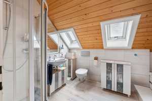 Fantastisches Familiendomizil: 2 EFH mit Garage, Carport u. wunderschönen Garten in 79263 Simonswald – Emmendingen (Kreis) – Vorschaubild 17
