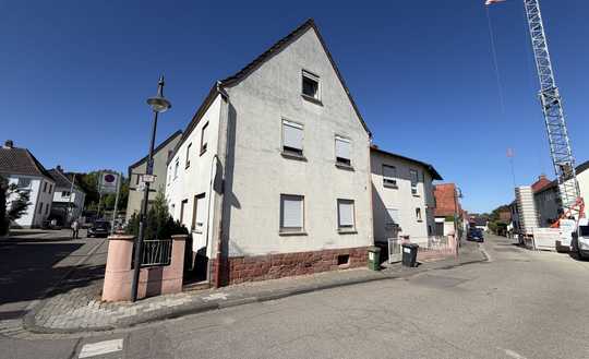 Gepflegtes Wohnhaus mit Garage und kleinem Garten in ruhiger und zentraler Lage