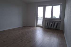 Einziehen und Wohlfühlen - großzügige und renovierte 2-Zimmer-Wohnung mit Laminat und Balkon... – Breitenbachstr. 104, 47809 Oppum, Krefeld – Vorschaubild 2