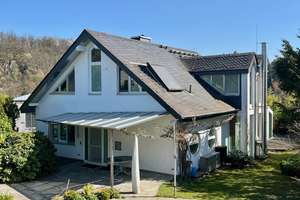 "Lage, Lage, Lage"
Luxuriöse Villa mit Einliegerwohnung in sehr guter Wohnlage