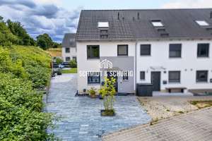 Reihenendhaus mit Garten, Terrasse und Einbauküche in Helmsheim