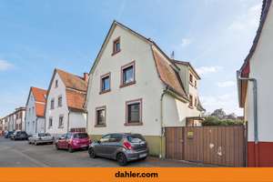 Ihr kleines Paradies – Sanierungsbedürftiges Mehrfamilienhaus – Die vollständige Adresse der Immobilie erhältst du vom Anbieter., 64579 Gernsheim – Vorschaubild 1