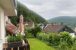 1 Zimmer, fantastischer Ausblick, riesiger Südwestbalkon und Tiefgaragenstellplatz – Breitensteinstr. 66, 72574 Bad Urach – Vorschaubild 4