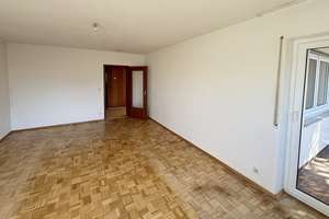MIT BLICK INS GRÜNE: SAN.-BEDÜRFTIGE 2-ZI-ETW MIT SÜDBALKON, LIFT UND TG-STELLPLATZ IN ER-BÜCHENBACH – Kulmbacher Straße 14, 91056 Büchenbach Nord, Erlangen – Vorschaubild 5