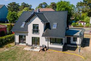 Mit Erdwärme, Fußbodenheizung, Einbauküche, Garage, Kamin u.v.m.: Neubau-Einfamilienhaus Bad Saarow – Die vollständige Adresse der Immobilie erhältst du vom Anbieter., 15526 Bad Saarow – Vorschaubild 3