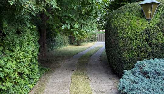 Bild von Reihenhaus mit parkähnlichem Garten und Carport in der Südstadt Braunschweigs
