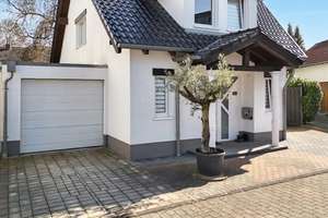 Familientraum in Alt-Hürth – zeitloses Einfamilienhaus mit großzügigem Garten in ruhiger Lage – Die vollständige Adresse der Immobilie erhältst du vom Anbieter., 50354 Hürth – Vorschaubild 24