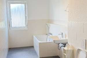 Familienfreundliche 4-Zi.-Wohnung mit 2 Bädern, Abstellraum, Balkon & TG-Stellplatz in Schönefeld – Die vollständige Adresse der Immobilie erhältst du vom Anbieter., 12529 Schönefeld – Vorschaubild 7