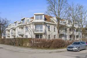 Sonnige Perspektive im Hochparterre-helle 2-Zimmer-Wohnung mit SW-Balkon sofort verfügbar