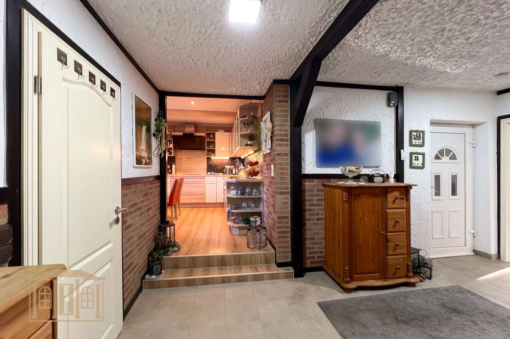 Immobilie in Lüdenscheid - Stilvoll modernisiert: Gemütliche Wohnung mit Kamin, Erker und Garten an der Volme - Bild 3