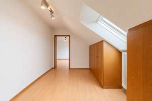 AIGNER - Mitten im Westend: Helle Dachgeschosswohnung mit offenem Wohnkonzept – 80686 Friedenheim, München – Vorschaubild 7