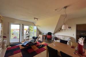 Helle 2-Zimmer-Wohnung mit Balkon und Blick in die Rheineben