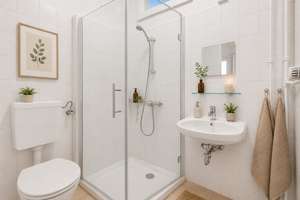 *** Top-Lage in Schöneberg *** – Bezugsfrei mit Balkon & Aufzug nahe Viktoria-Luise-Platz – Die vollständige Adresse der Immobilie erhältst du vom Anbieter., 10779 Schöneberg, Berlin – Vorschaubild 7