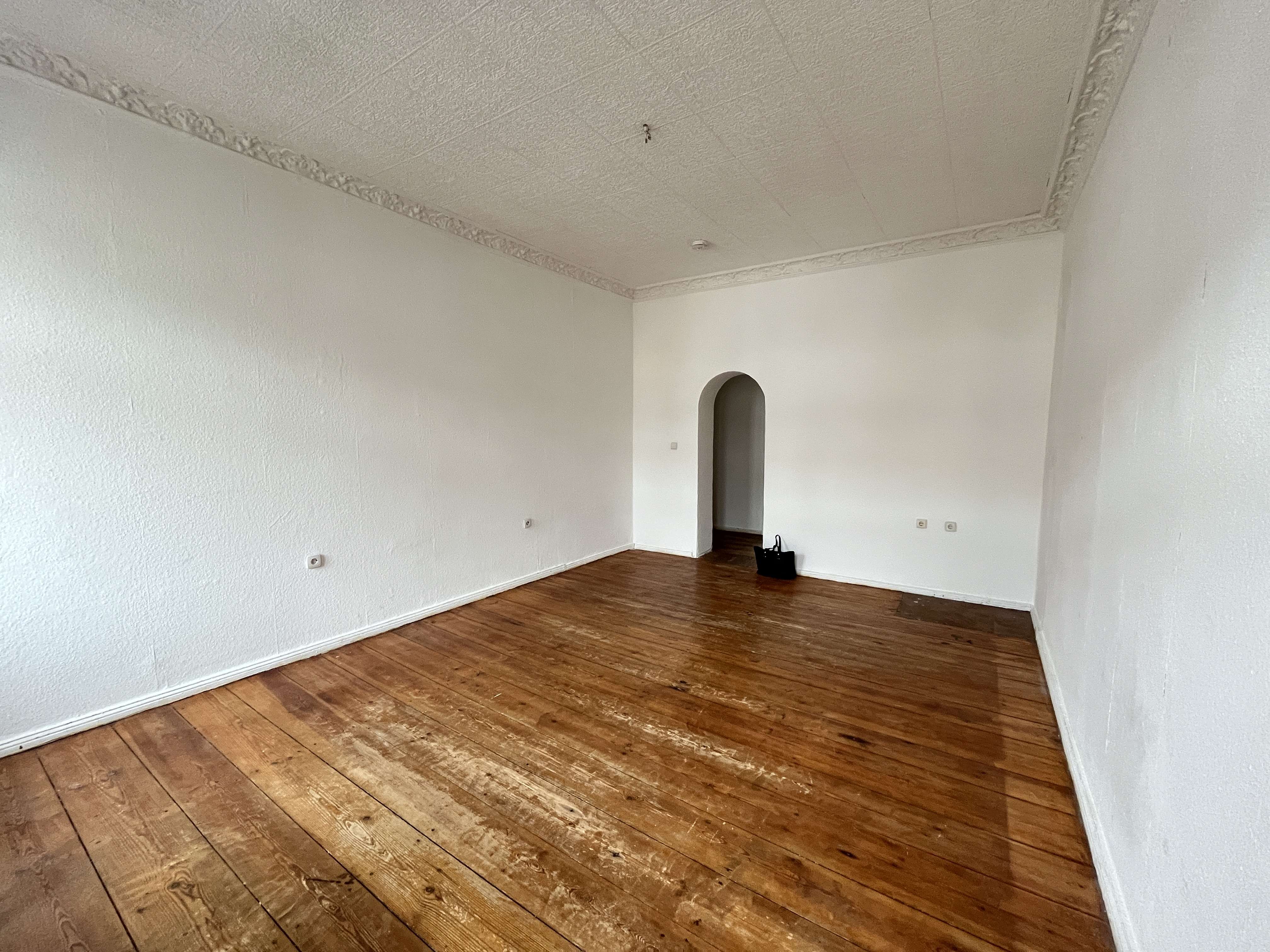 CHARMANTE 3-ZIMMER-ALTBAUWOHNUNG IN NEUKÖLLN - DENKMALGESCHÜTZT MIT RENOVIERUNGSPOTENZIAL, Berlin – Bild 4