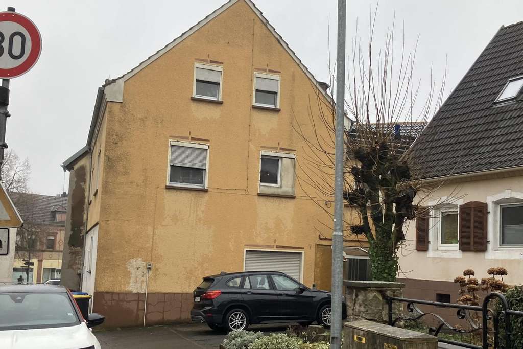 Immobilie in Homburg - Ein-/Zweifamilienhaus in zentraler Lage von Homburg-OT
 - Bild 1